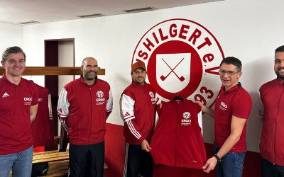 ERGO-Vertretung Gillessen unterstützt TuS Hilgert mit neuen Trainingsanzügen